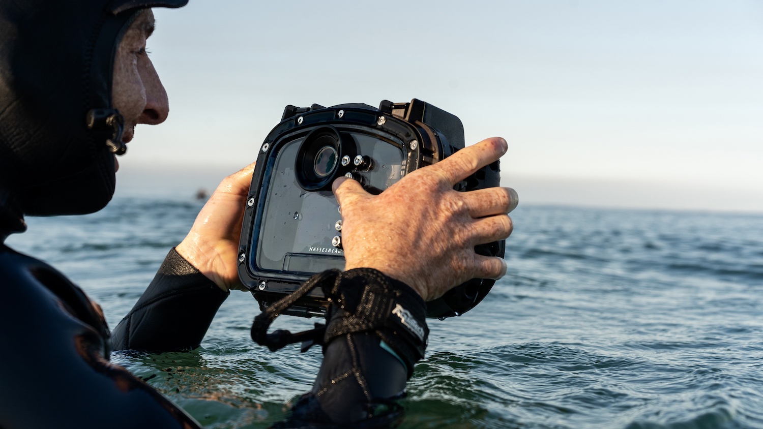 Hasselblad lança nova solução de caixa subaquática Aquatech para o X1D II 50C